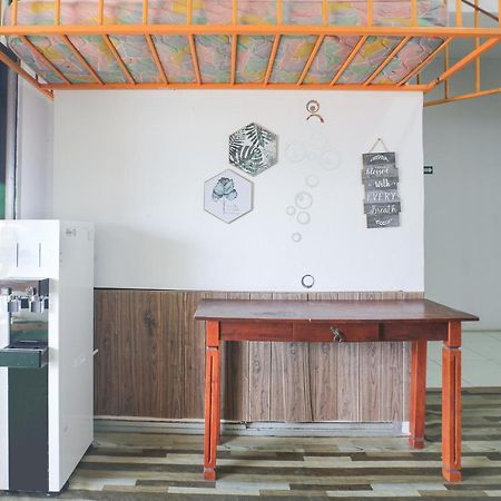 Oyo 90321 Hotel Bajet Sri Manal Tanah Merah  Zewnętrze zdjęcie