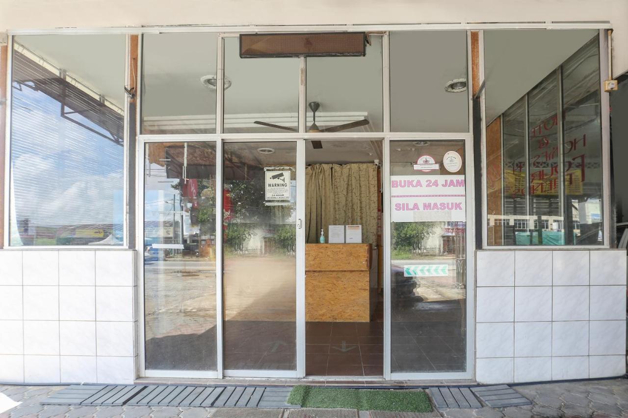 Oyo 90321 Hotel Bajet Sri Manal Tanah Merah  Zewnętrze zdjęcie