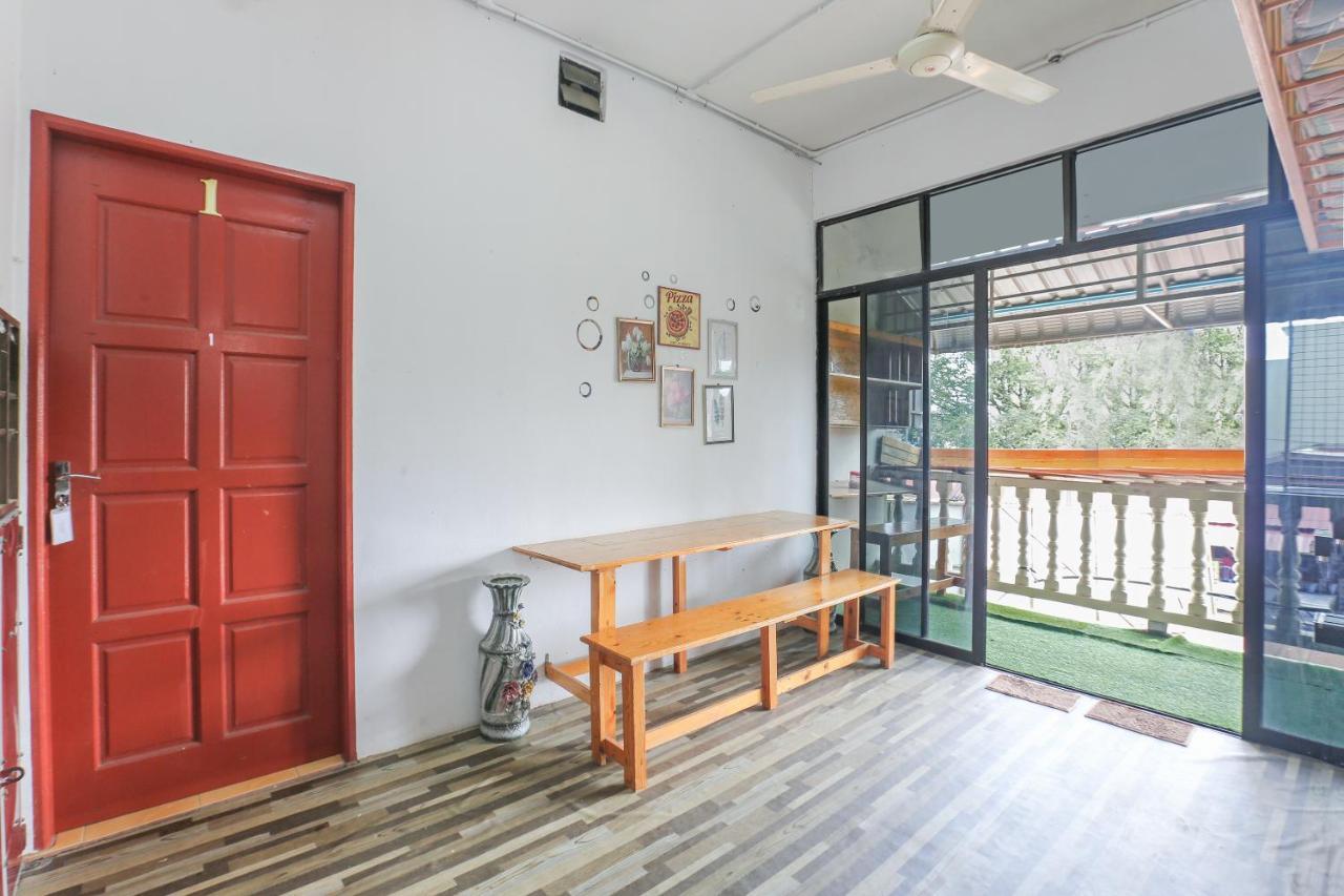 Oyo 90321 Hotel Bajet Sri Manal Tanah Merah  Zewnętrze zdjęcie