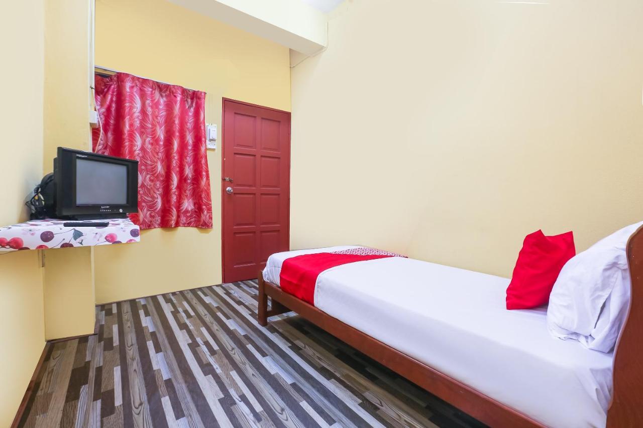 Oyo 90321 Hotel Bajet Sri Manal Tanah Merah  Zewnętrze zdjęcie