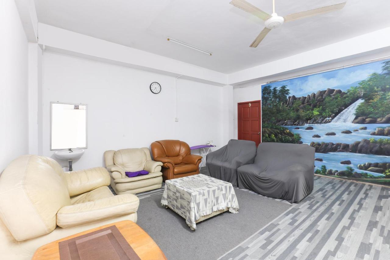 Oyo 90321 Hotel Bajet Sri Manal Tanah Merah  Zewnętrze zdjęcie