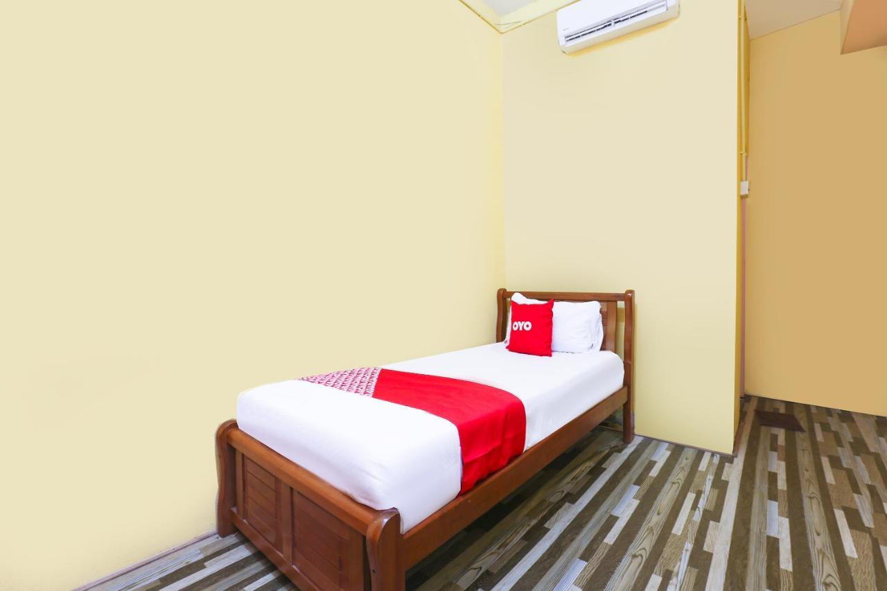 Oyo 90321 Hotel Bajet Sri Manal Tanah Merah  Zewnętrze zdjęcie